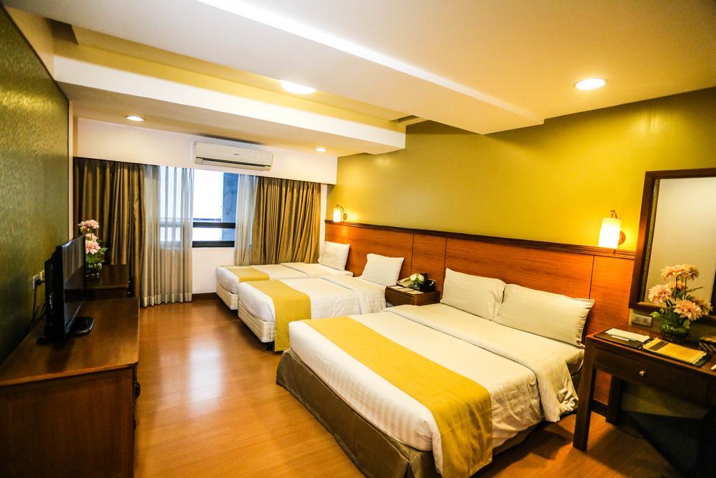 The Malayan Plaza Hotel Pasig City Exterior photo